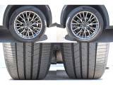 235/55R20 Fスポーツ専用ダークプレミアムメタリックアルミホイールでございます♪