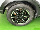 純正アルミホイールです。足元が引き立つので、車全体のイメージがアップしますよ!