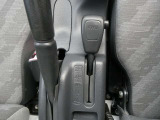 もちろん4WD切り替え式となっております。2H・4H・4L切り替えのトランスファです。