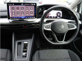 ドライバー目線で考えられた、視認性と操作性のバランスに優れた運転席まわりです。