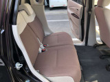 【分割可倒式シート】荷物や乗車人数に合わせて自由にアレンジ可能!大きな荷物も積みやすく、使い勝手が便利なシートです。