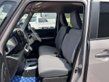 [フロントシート]インパネシフト採用で足元にスペースが生まれました☆運転席と助手席の行き来も楽ちんです♪
