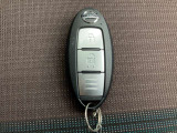 両手が荷物でふさがっていても大丈夫♪インテリジェントキーは鞄の中にそのまま持っているだけで、ドアのロック/アンロックが可能です♪