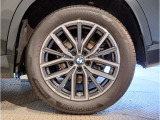 BMW純正アルミホイールです。納車時にはアルミホイールコーティングも承っております!是非ご検討下さいませ。