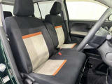 高いホールド性で運転姿勢が安定します。長距離ドライブでも疲れにくいのが魅力です。快適なドライビングライフをお送りください♪