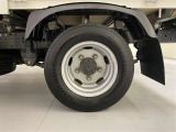 タイヤサイズは 195/75 R15 です。