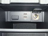 CarPlay対応USB差し込み口で充電しながらドライブ楽しめます♪