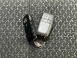 【スマートキー】ドアの開閉時鍵を探さなくても簡単にドアの開閉することが出来ます、また、エンジン始動も車内にスマートキーがあれば簡単に始動することが出来ます