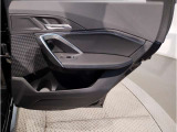 車の乗り降りの際に必ず触るドアハンドルです。使用感が気になる方はお気軽にお申し付けくださいませ。