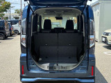 4名乗車の状態で荷室を確保した状態です。荷物がたくさん載りそうですね。