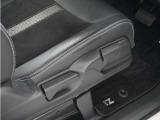 ◆シートハイトアジャスター◆運転席を上下に高さ調節ができます!運転ポジションを体格に合わせてシート調整できます。