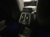 エアコンは運転席、助手席で温度を変えることが出来ます。それぞれの温度で快適なドライブをお楽しみください♪