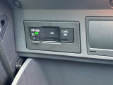 ETC車載器はグローブボックス内に収納されています。