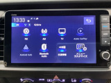 HondaCONNECT対応の便利なナビディスプレー。お持ちのスマートフォンと連携して、ナビやBluetoothでの音楽再生が可能です。デザインはもちろん、操作性も良好です。