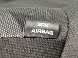車両側方からの衝撃を緩和するSRSサイドエアバッグ(運転席/助手席)に加えて,SRSカーテンシールドエアバックも標準装備