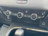 オートエアコンは温度を設定すれば自動で快適な状態をキープしてくれるので運転中の温度操作が減るので楽々ですね♪