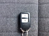 便利なスマートキーです。雨天や荷物が多い時など両手がふさがっているケースで威力を発揮