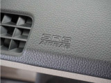 ◆助手席エアバッグ◆SRSエアバッグは、シートベルトだけでは防ぎきれない衝突時の衝撃から乗員を守るための安全装置。衝突時に瞬時に膨らみ、頭部や胸部がダッシュボードに直接衝突するのを防ぎます。