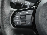 ◆オーディオリモコンスイッチ◆ハンドルにスイッチが装備されてます。視点をそらすことなく、ボリューム調整・オーディオソース切替・選曲が出来ます。安全運転しながら操作が可能になりました。