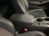 停車中にブレーキペダルを踏み続けなくてもブレーキ保持ができるオートマチックブレーキホールド機能もついております。