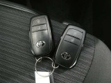 ドアの開錠施錠はドアノブに触れるだけ センサーが感知して開錠施錠をしてくれます 一度スマートキーをご体感ください 便利ですよ