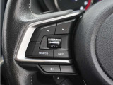◆オーディオリモコンスイッチ◆ハンドルにスイッチが装備されてます。視点をそらすことなく、ボリューム調整・オーディオソース切替・選曲が出来ます。安全運転しながら操作が可能になりました。