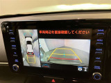 【パノラミックビュー&バックビュー】駐車時の安全確認をする為に車両上方からの映像と後方カメラからのを同時に表示しバックガイドも付いているのでバックの苦手な方でも安心して運転出来ますよ。