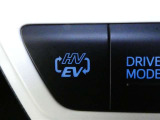【AUTO EV/HVモードスイッチ】EV(電気)走行 と HV(ハイブリッド)走行 を自動的に切り替えるモードです。