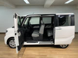 ご納車までに、弊社サービススタッフによる車検整備を行い、バッテリー、エンジンオイル、オイルエレメント、ワイパーゴムを交換し、ブレーキを分解、摩耗等を確認、必要であれば交換、安心してお乗りいただけます!