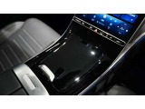 メルセデスジャパンが定めるサーティファイドカー(認定中古車)として登録を致しますので、納車時にはタイヤやバッテリー等も規定以下の数値であれば、整備代金を頂かず、無償で交換となります。ご安心下さい。