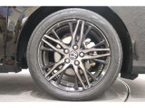 純正のアルミホイールが足元を飾ります!タイヤサイズは225/50R18になります。