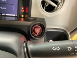 プッシュエンジンスタート/ストップスイッチでキーを差し込むことなく、ワンプッシュでエンジンの始動・停止ができます。
