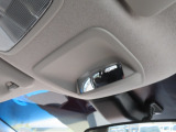【室内確認用ミラー】車内の様子を確認できるミラーがついています。ルーフに設置したミラーで、1列目シートから振り返ることなく後方の様子を確認できます。