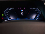 『運転』に対するBMWのこだわりはメーターパネルにも表れております。視野性の良いメーターパネルは疲労感の軽減と、運転の楽しさをもたらしてくれます。