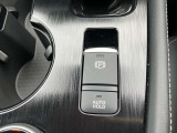 オートブレーキホールド  ブレーキペダルから足を離しても自動的にブレーキ力が保持されるので、信号待ちなどで便利です