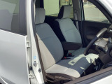 ☆運転席まわりには十分なスペースがあり、ゆったり運転できおすすめポイントです☆