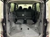 3列目シートアレンジ シートを畳めば、とても広い荷室スペースを確保できます。セカンドシートを倒せば、さらに荷物を載せることができます。