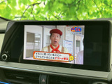 停車時にTV視聴も可能なTV画面を搭載。お子様連れのご旅行など、移動時間を有効活用できます。