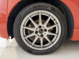 アルミホイール付きで足元もスタイリッシュに!タイヤサイズは、185/55R16です。