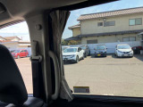 純正オプションのカーテンが付いてます。