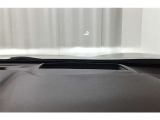 カラーヘッドアップディスプレイ付き。少ない視線移動で情報を確認できるので、運転の疲労軽減に繋がりますよ♪
