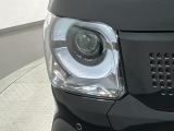 LEDヘッドライトは、点灯の瞬間から最大光量を発揮し、突然暗くなるトンネルなどでの安定感を高めます。