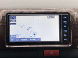 トヨタ純正メモリーナビ装着車。大画面で見やすく使いやすいナビゲーションです。トヨタ純正ならではの、シンプルで簡単操作です。