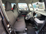 運転席シート廻りは使用感も少なく、良好な状態となっています。丁寧に使われていたことがよくわかりますね。