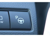 アドバンスト パーク付きです。カメラやソナーによって、周囲を監視しながら駐車を支援。障害物を検知した場合には警報を鳴らし、ブレーキ制御を行うことで接触回避を支援します。