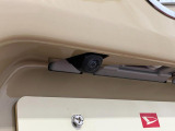 【バックカメラ】 対応モニターを装着することで、駐車時に車両後方の様子を見ることができます。