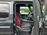 当店でお車をご購入のお客様はオーナー様専用保険「メルセデス・ベンツ保険」にご加入頂けます。飛来物によるフロントガラス破損やパンクによるタイヤ交換の際に、修理費用の一部をお支払いしております。