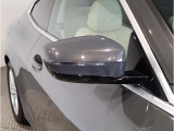 ドアミラーにはLEDウインカーが埋め込まれており、対向車からの視認性を高めております。