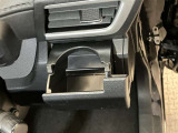 運転席側のカップホルダーです