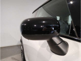 ドアミラーにはLEDウインカーが埋め込まれており、対向車からの視認性を高めております。